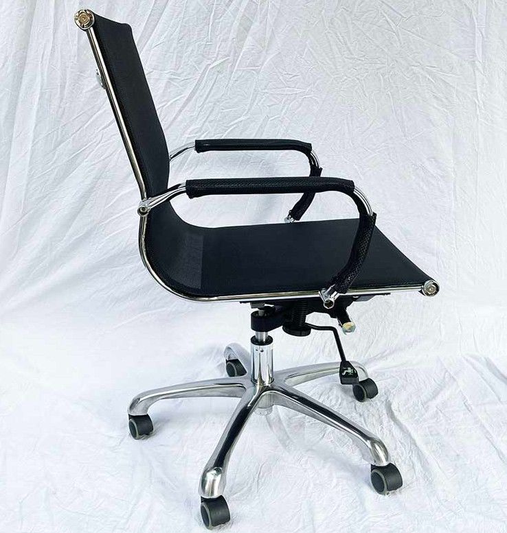 Ghế lưới lưng trung chân nhôm màu đen