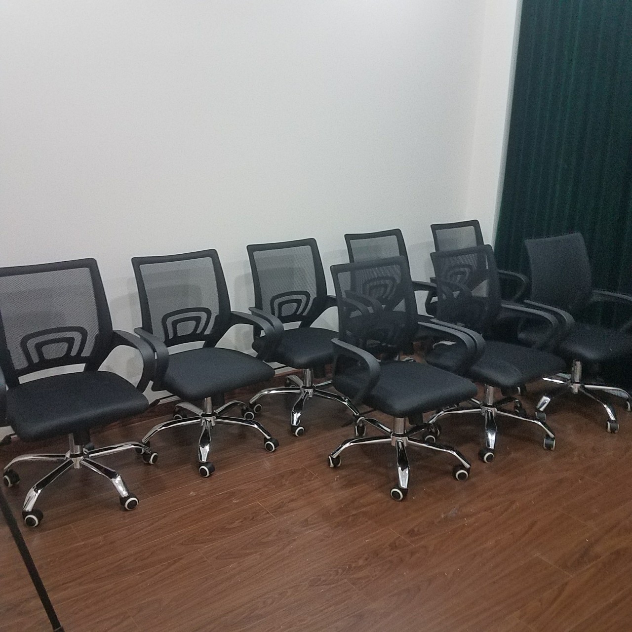 Bàn ghế văn phòng Khang Gia: Bạn đang tìm kiếm bàn ghế văn phòng để nâng cao năng suất công việc của mình? Hãy cùng Khang Gia tìm hiểu về các sản phẩm bàn ghế văn phòng tối ưu cho các công việc văn phòng, chúng tôi cam kết về chất lượng và giá cả hợp lý. Bức ảnh sẽ cho bạn thấy sự đa dạng và tiện nghi của sản phẩm.