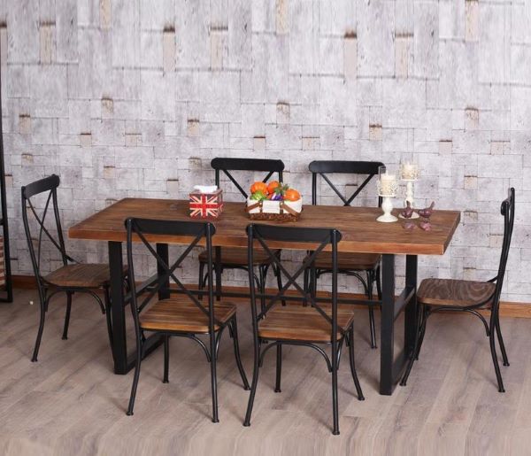 Bàn ghế cafe gỗ chân sắt tạo ấn tượng cho không gian