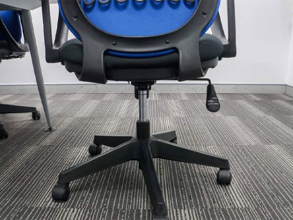 Piston ghế bị hỏng làm ảnh hưởng đến ghế xoay văn phòng