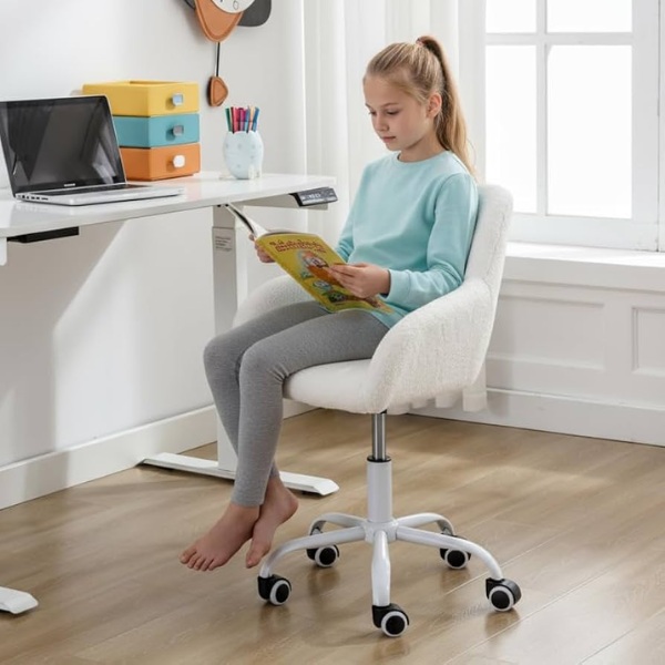 Ghế ngồi học sinh cấp 2 cần được làm từ chất liệu an toàn cho sức khỏe của trẻ