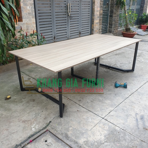 Bàn họp văn phòng chân sắt chữ U BH680 thiết kế rộng rãi, chịu tải cao, dễ ghép nối