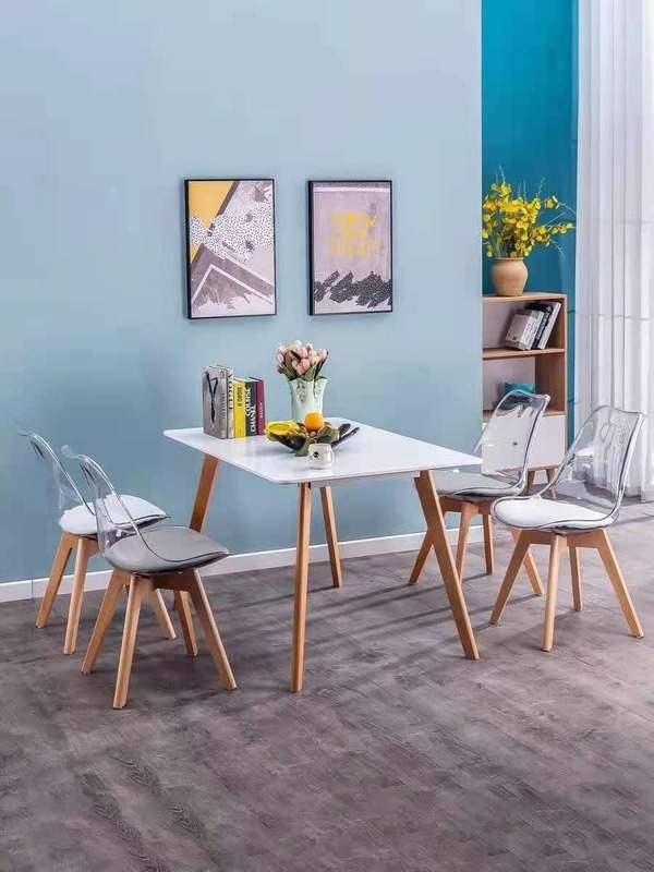 Bộ bàn ghế nhỏ gọn dành cho căn hộ chung cư