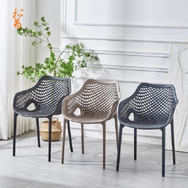 KG - E1742-1 với thiết kế đơn giản, có tay vịn giúp người ngồi thoải mái